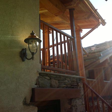Eco Chalet Maison Dominique Challand-Saint-Anselme المظهر الخارجي الصورة