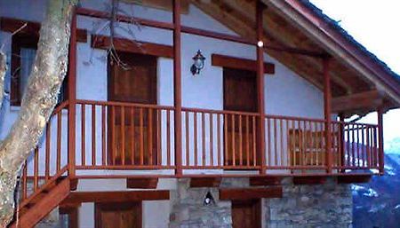 Eco Chalet Maison Dominique Challand-Saint-Anselme المظهر الخارجي الصورة
