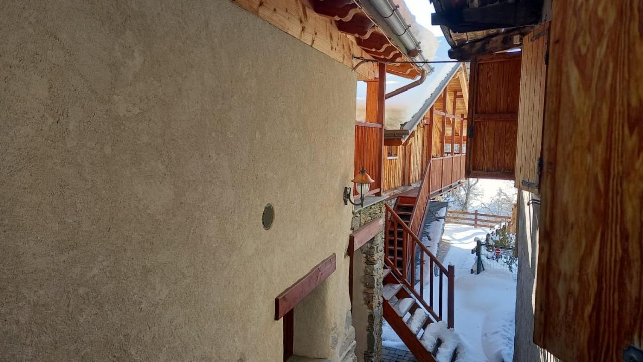 Eco Chalet Maison Dominique Challand-Saint-Anselme المظهر الخارجي الصورة