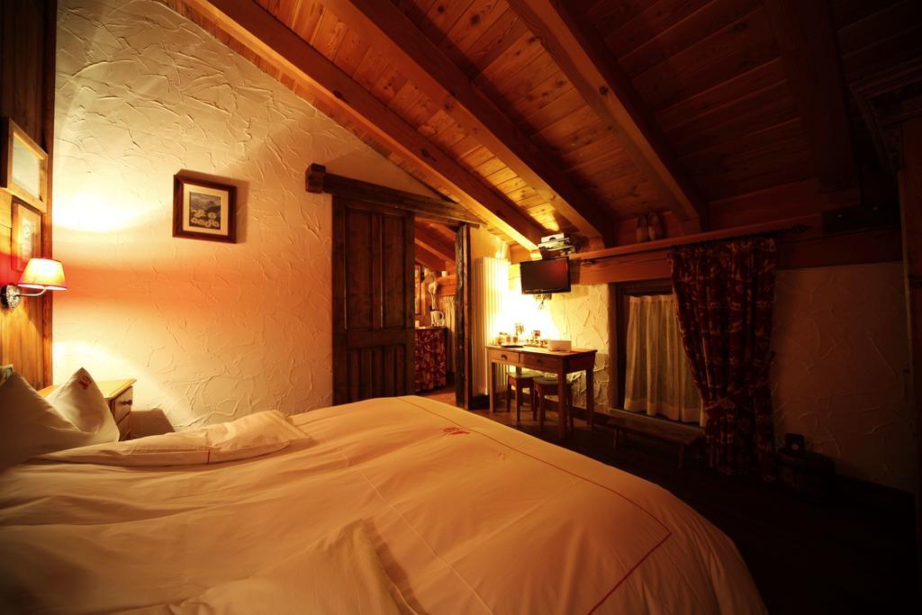 Eco Chalet Maison Dominique Challand-Saint-Anselme الغرفة الصورة