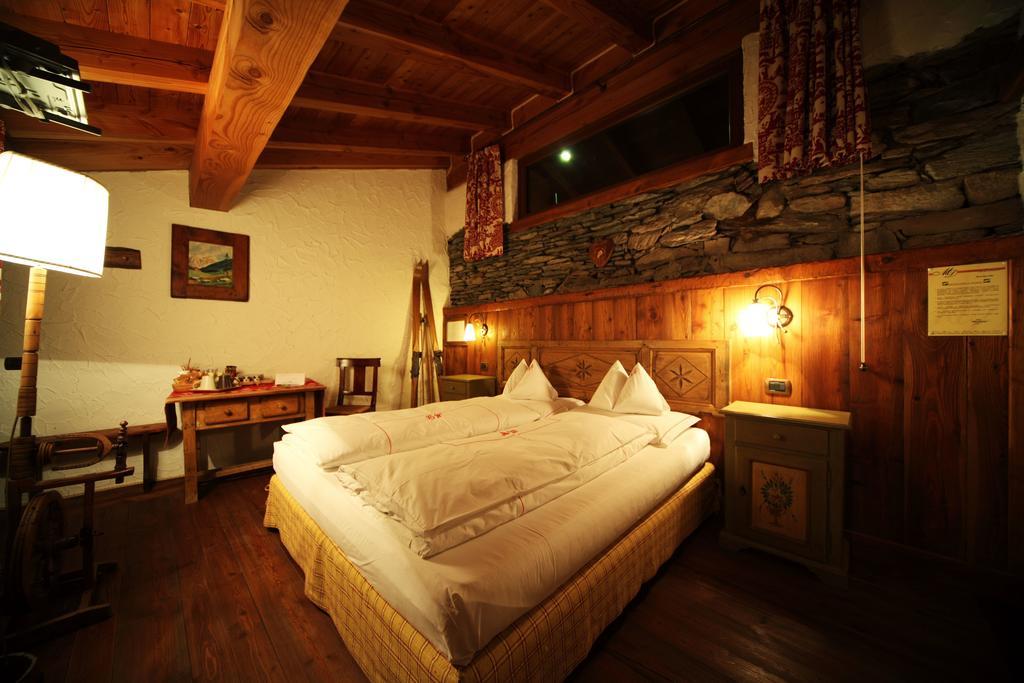 Eco Chalet Maison Dominique Challand-Saint-Anselme المظهر الخارجي الصورة