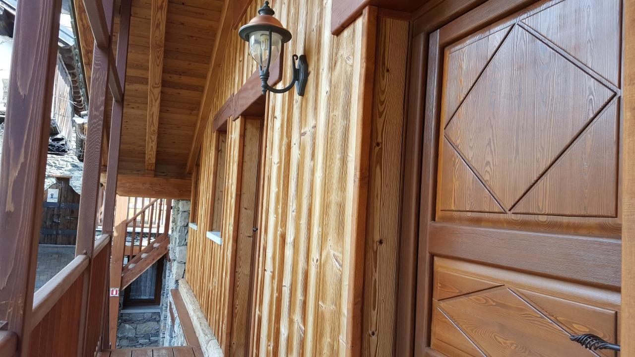 Eco Chalet Maison Dominique Challand-Saint-Anselme المظهر الخارجي الصورة