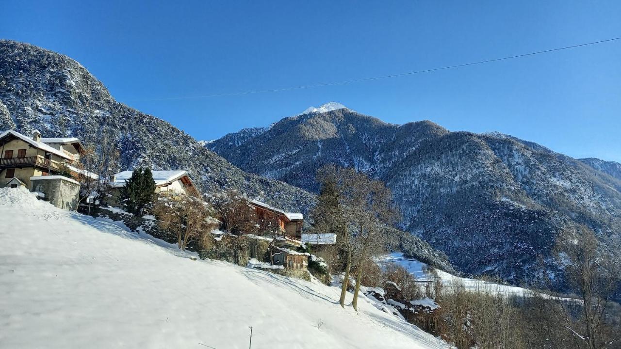 Eco Chalet Maison Dominique Challand-Saint-Anselme المظهر الخارجي الصورة