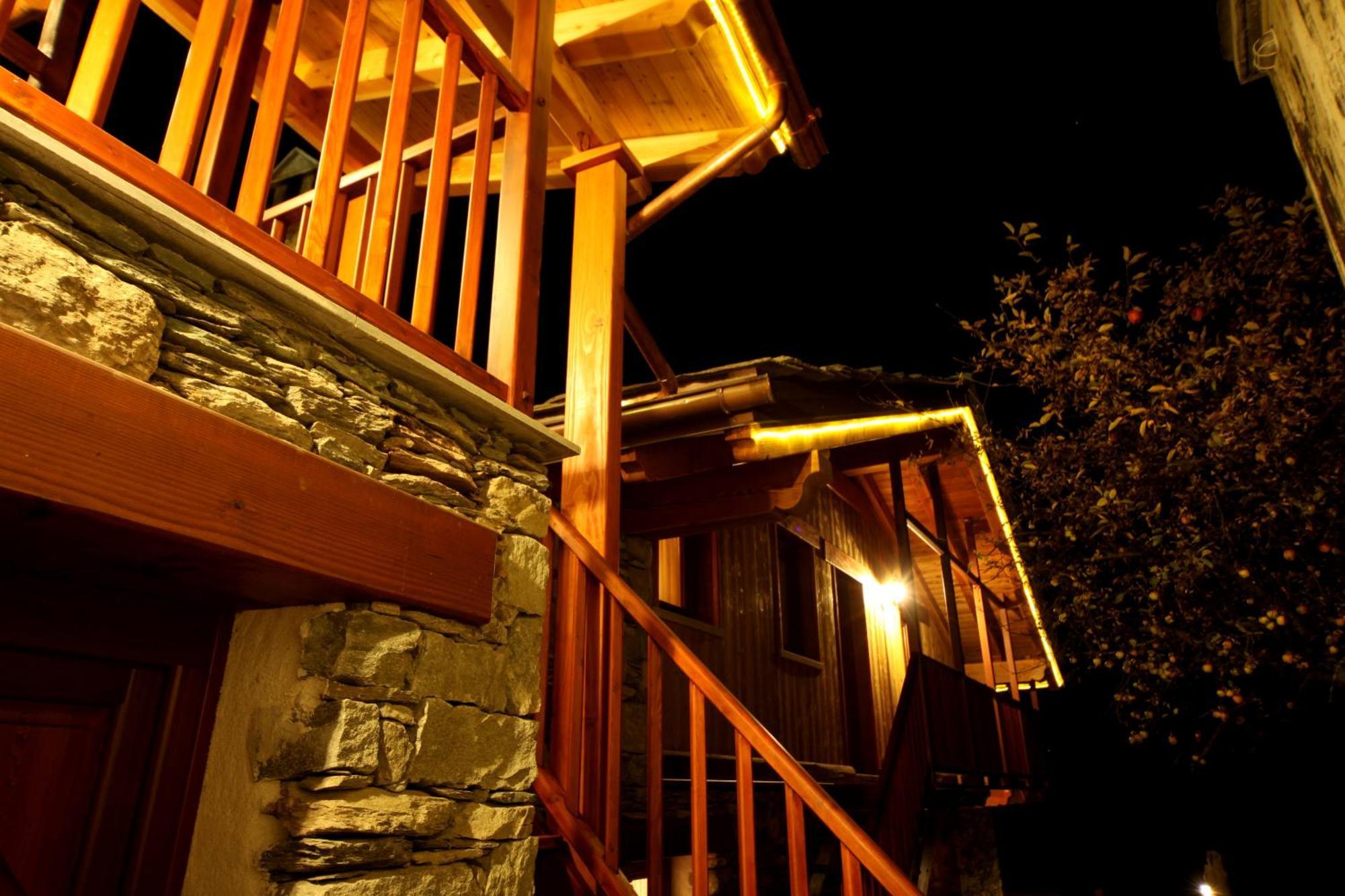 Eco Chalet Maison Dominique Challand-Saint-Anselme المظهر الخارجي الصورة
