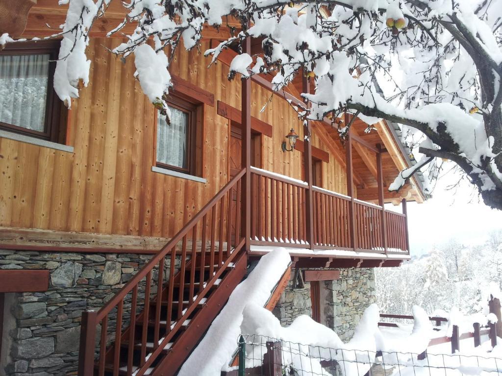 Eco Chalet Maison Dominique Challand-Saint-Anselme المظهر الخارجي الصورة