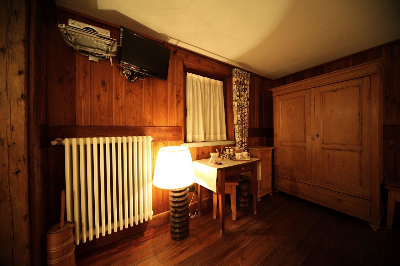 Eco Chalet Maison Dominique Challand-Saint-Anselme المظهر الخارجي الصورة